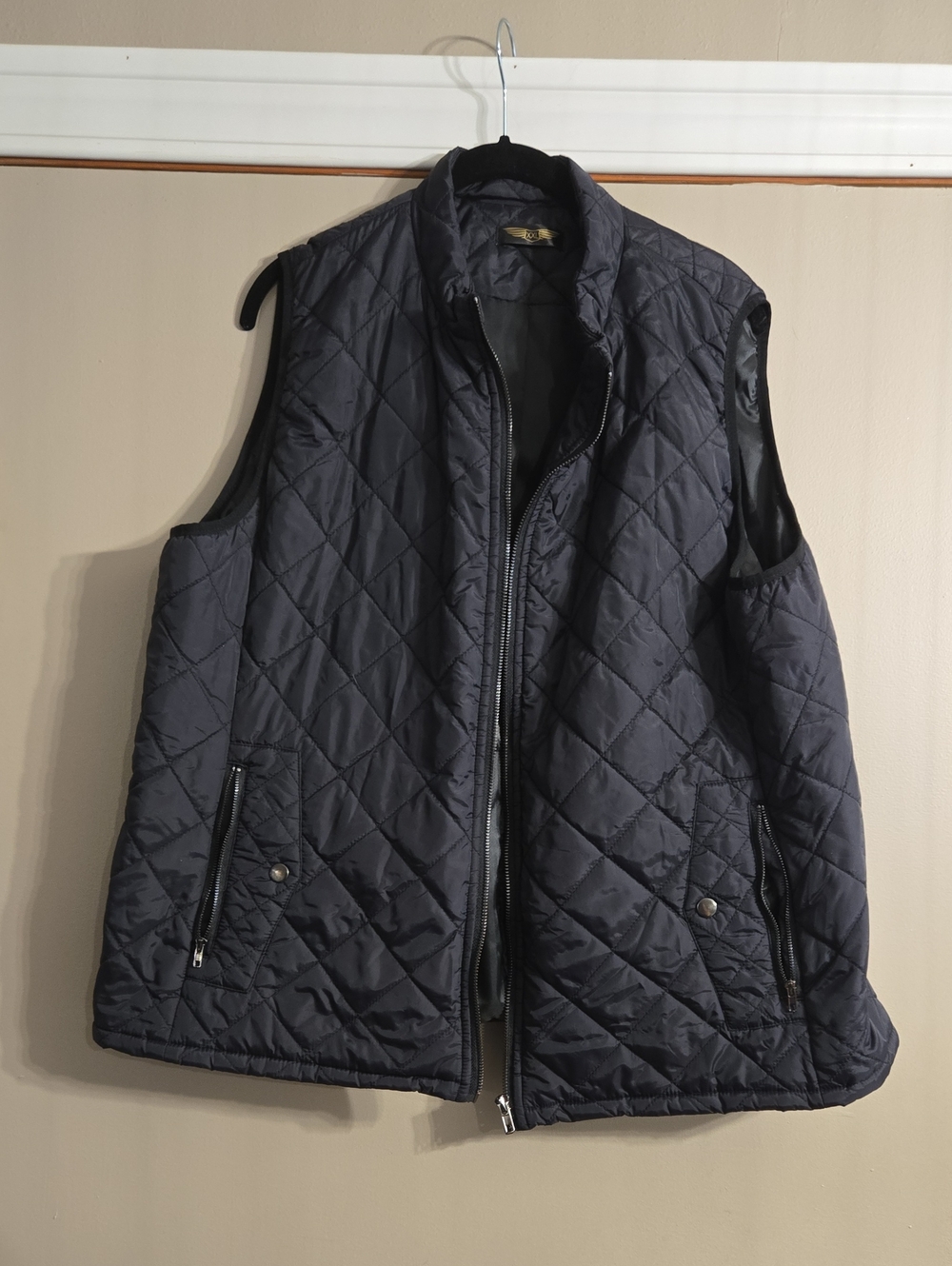 Diamond Quilted Blacl Sleeveless Zip-Up Vest